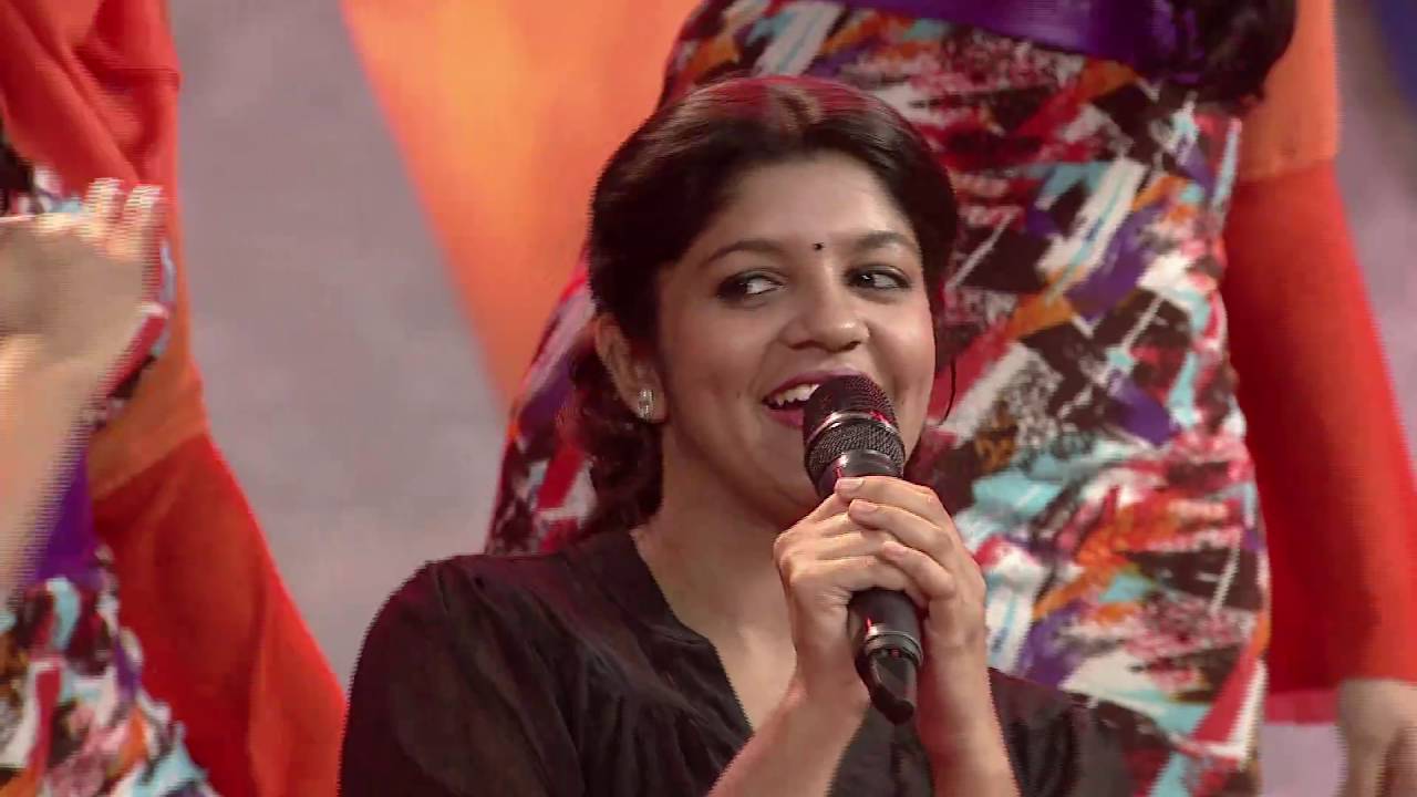 Anand and Aparna 's Retro performance at Mirchi music awards 2015