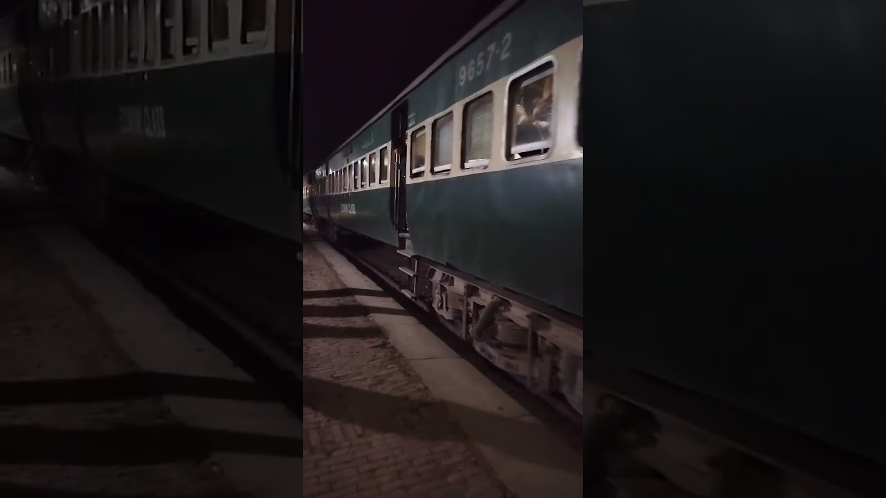 Lahore 🚂🚃🚃🚃🚃🚃🚃  Sialkot Express172Dn 