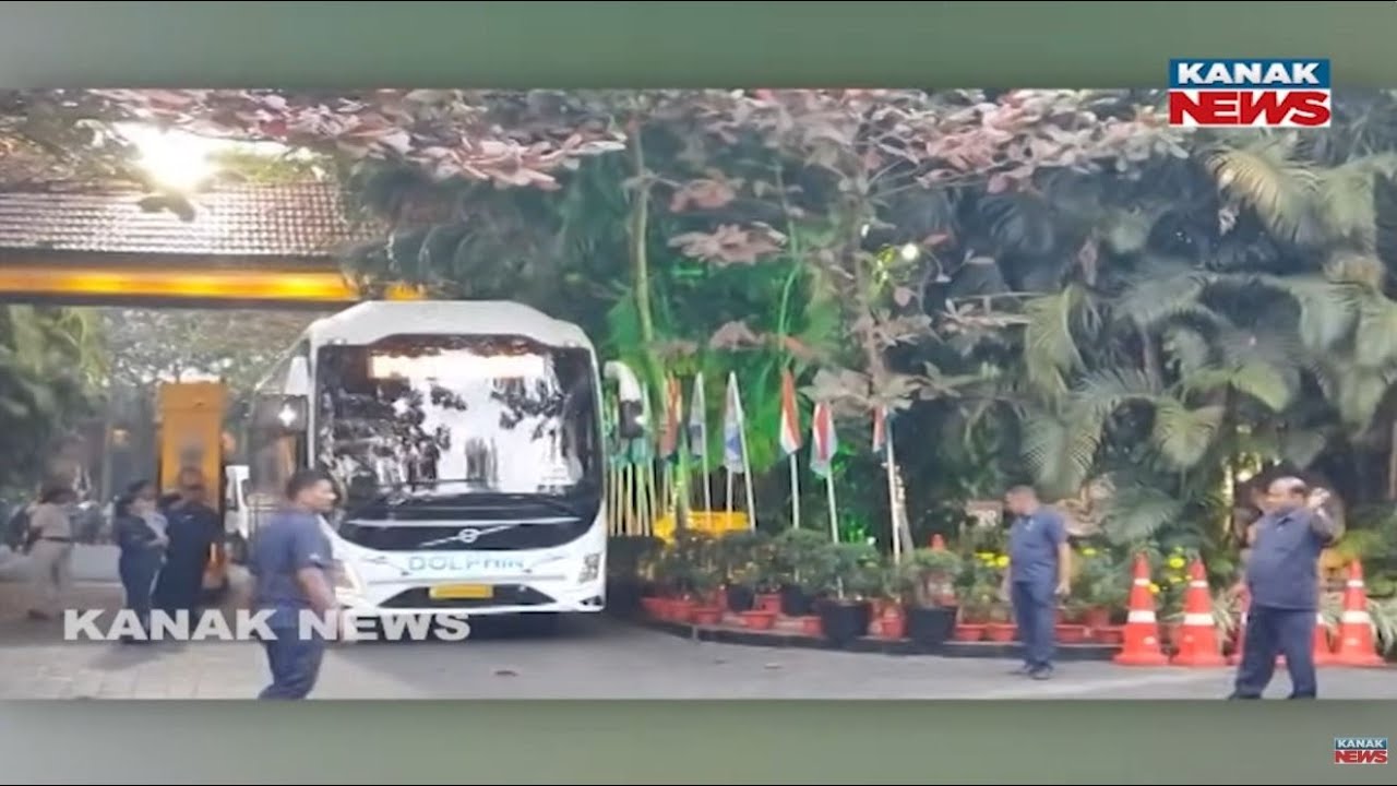 Massive Crowd Outside Stadium As Players Exit Hotel For Barabati Stadium | IND Vs SA T20