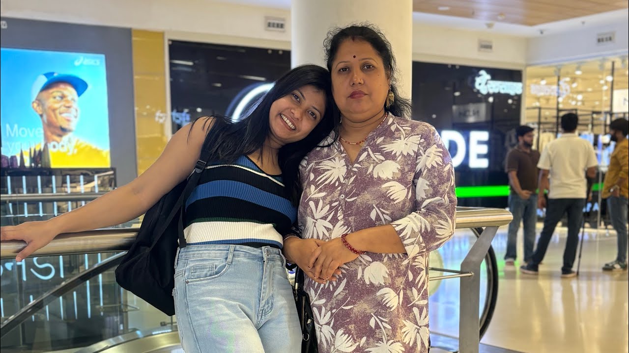 Aaj mom k sath mall aayi hu …😅😅😅😌😌😌