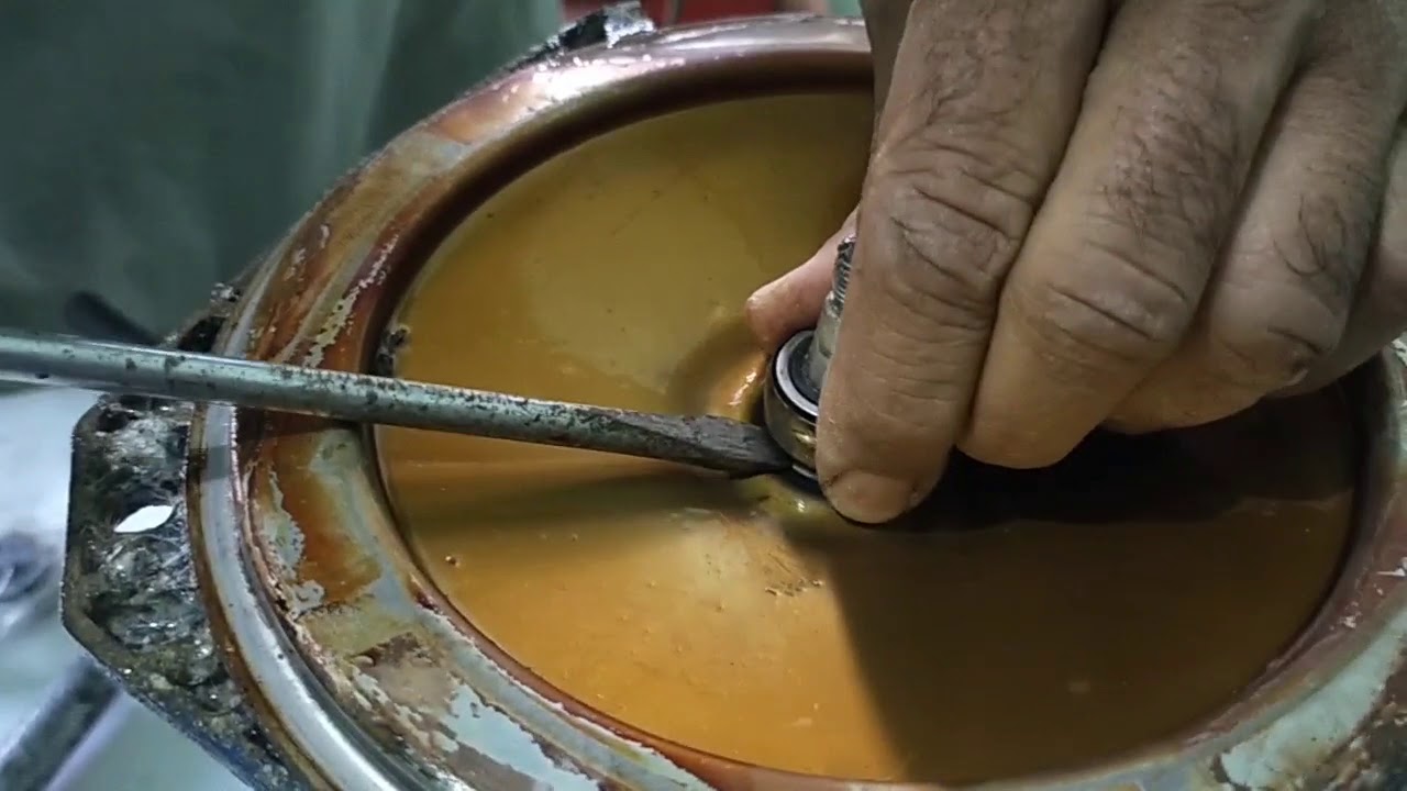صيانة موتور المياه (تركيب الحشوة)