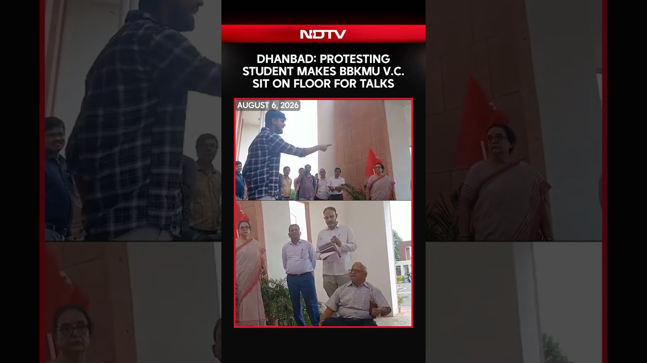 Jharkhand Student Protests | Protesting Student Makes University VC Sit On The Floor For Discussion