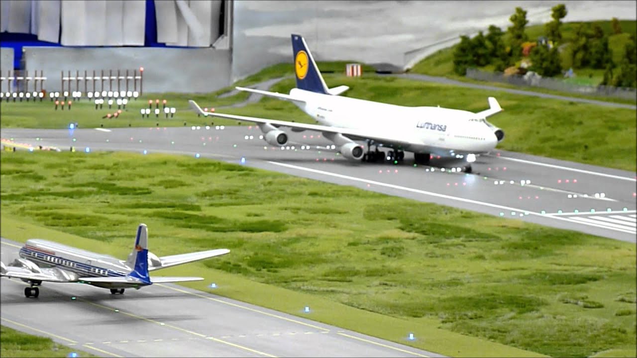 BIGGEST airport in HO scale 1:87 of the world !!!!!!! at  Hamburg, Germany.  30-9-2011