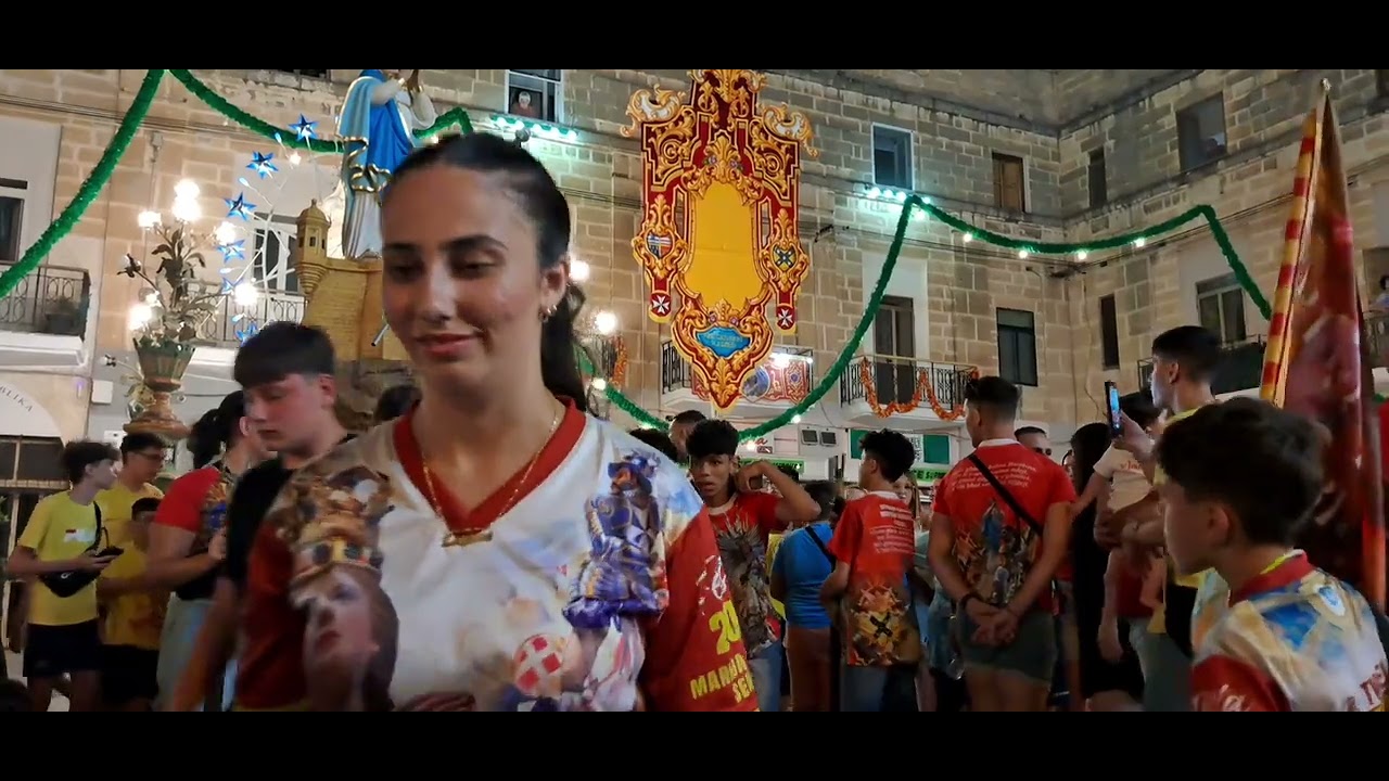 Festa tal-Bambina, Isla, 2024. Marċ tal-Erbgħa filgħaxija. Tlugħ l-istatwa ta Malta Rebbieħa.