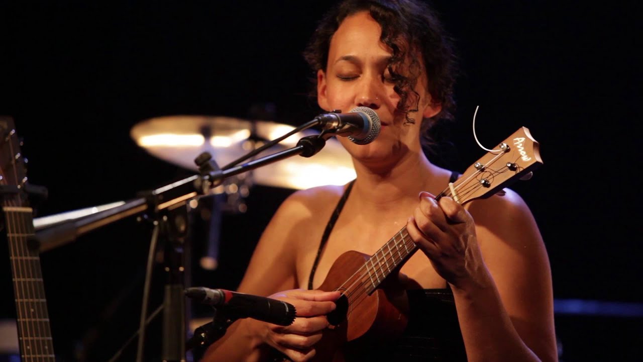 &Agrave; la Lune (Live) - Te Beiyo (ex F&eacute;) - Trois Baudets