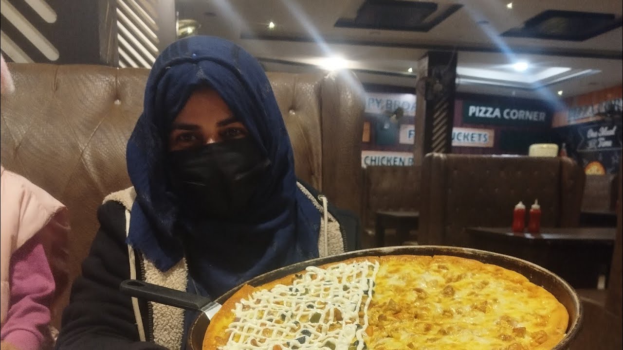 Aaj ham Gaye bacchon ki farmaish jagah per 🌹 pizza khane 🍕  kafi dinon 😞 