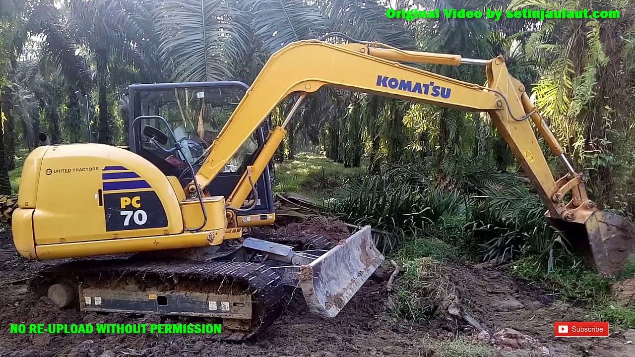 Mini Excavator Work Digging Soil by Komatsu PC 70 in Mesuji Lampung Indonesia