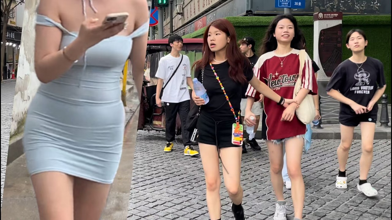 行走在漢口繁華的街道。Walking in the bustling streets of Hankou. Streets of Wuhan on Sunday, June 30, 2024.