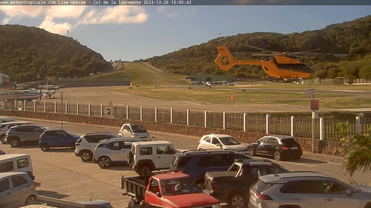 Near Miss St Barth - Helicopter abortes departure abruptly