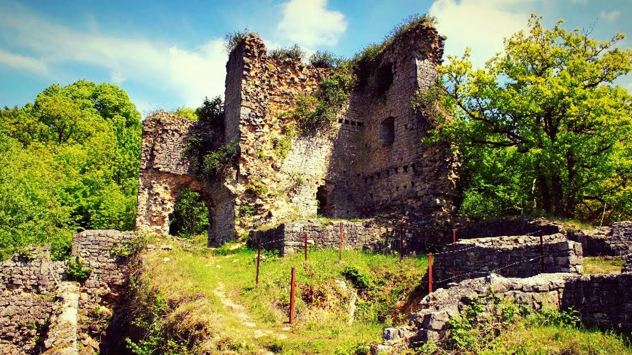 Ruines du château Haute Roche Dourbes Hubsan Zino
