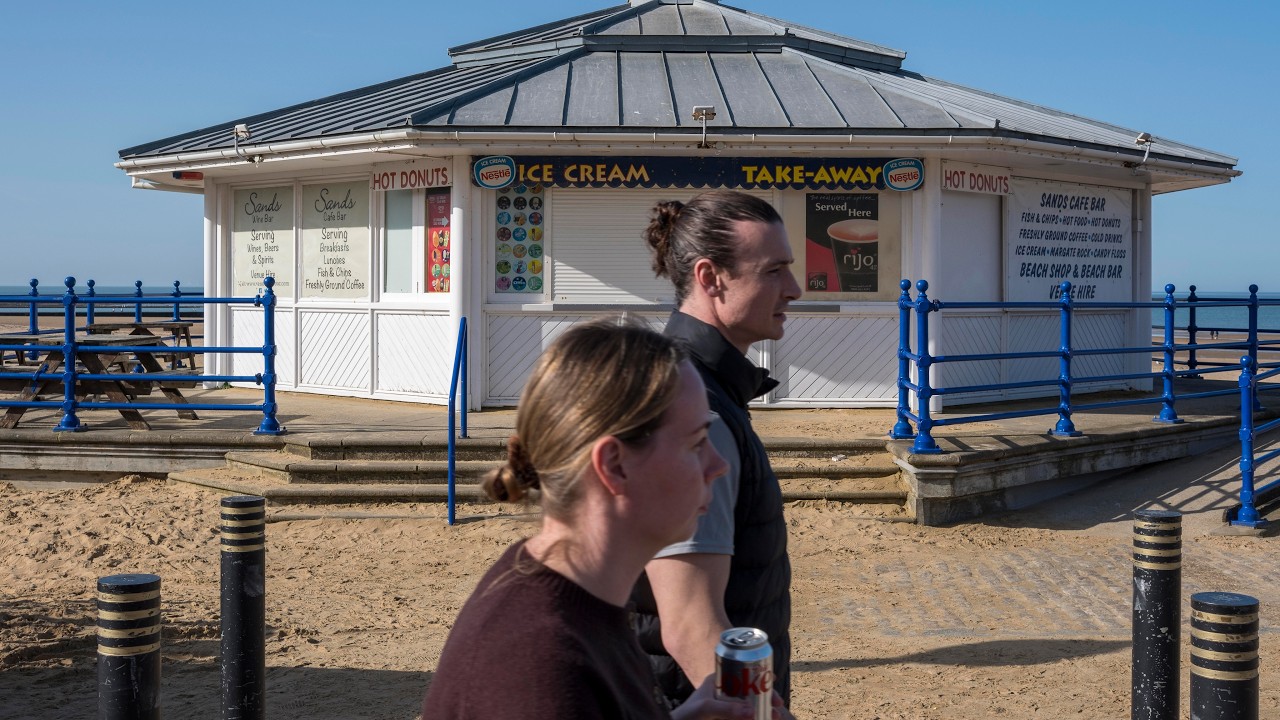 Walking around Margate, Kent, 2026. ONE CAMERA, ONE LENS! From the Lido to the Turner Contemporary