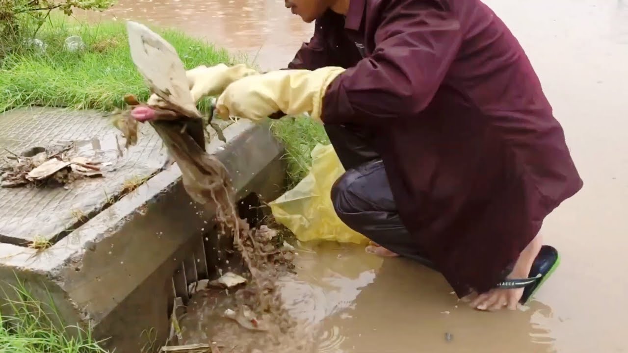 Flooding Rain Storm : Plastic Debris Used To Unclog Culvert Drain