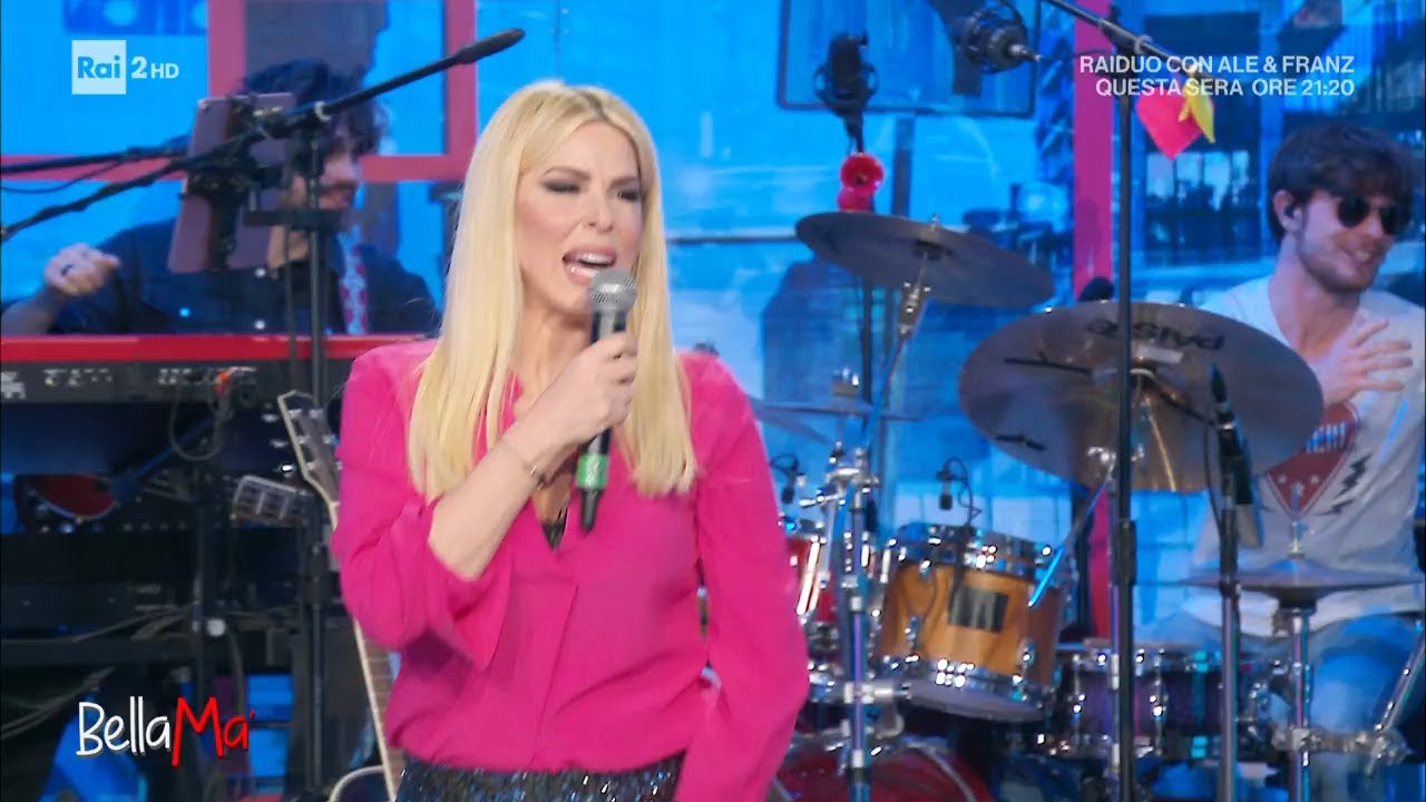 Loredana Lecciso canta "Si vive una volta sola" - BellaMa' 16/12/2024