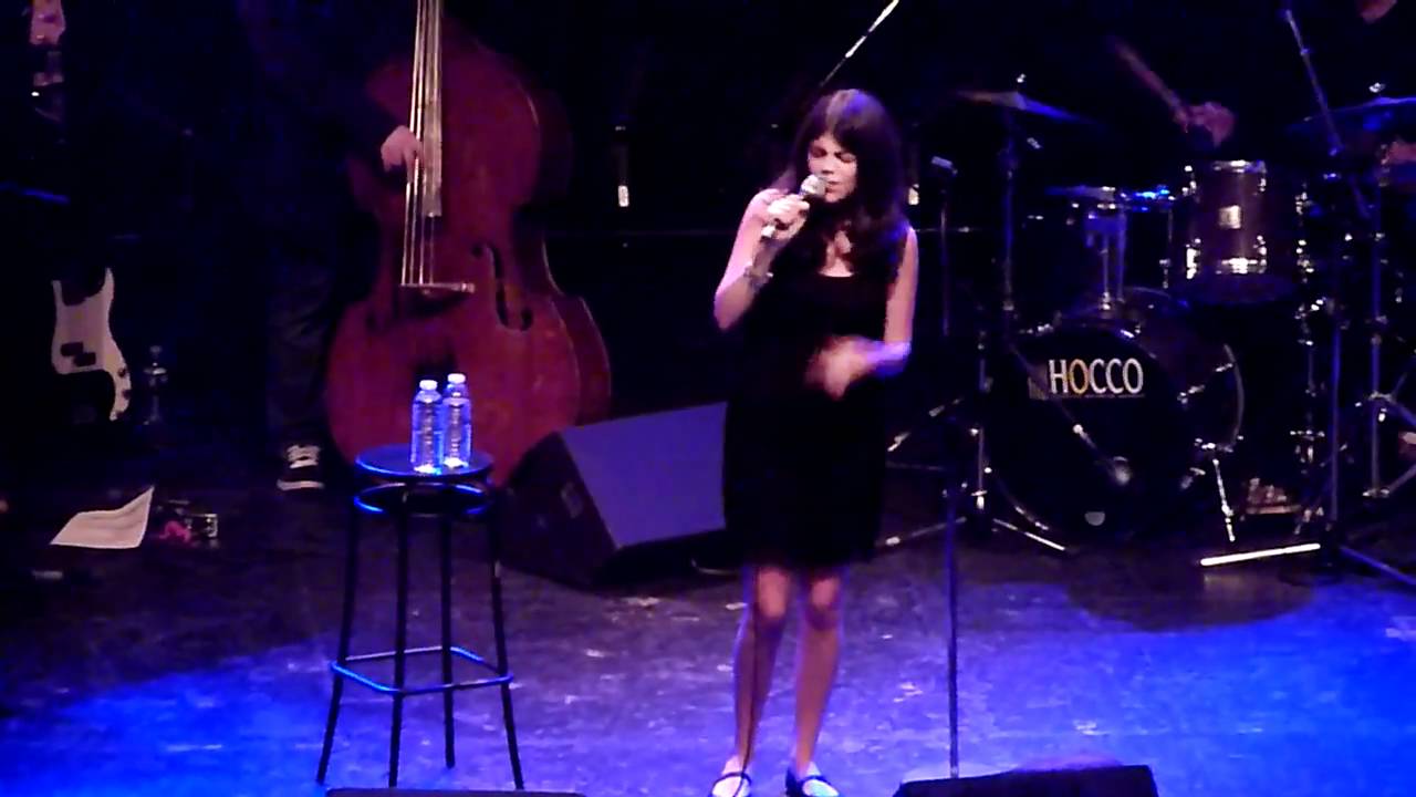 Nikki Yanofsky - Cheek to cheek (Fred Astaire cover) @ La Cigale