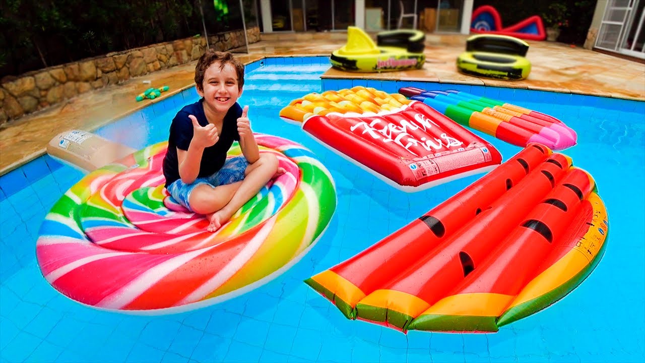 BOIAS DE COMIDA NA PISCINA