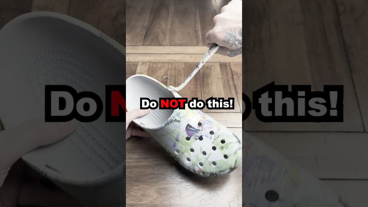 Как правильно вставлять и вынимать ремешок на сандалиях Crocs 