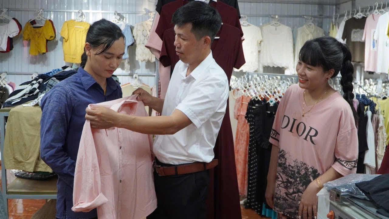 The surprise gift from CEO Dong to Tu Yen made her extremely touched and happy.