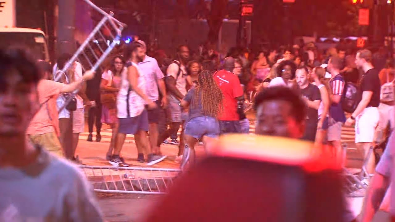 2 officers shot during Fourth of July festivities in Philadelphia