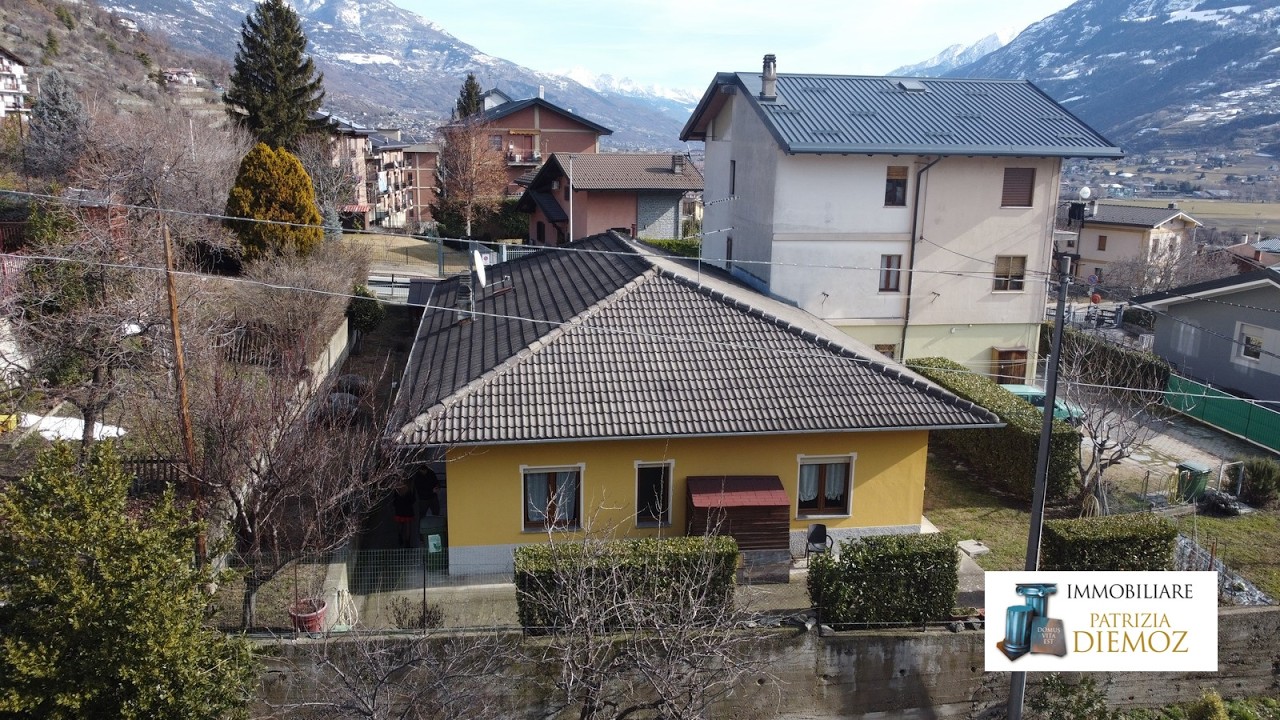 CASA INDIPENDENTE IN VENDITA A SARRE, Fr. Le Montan (AO)