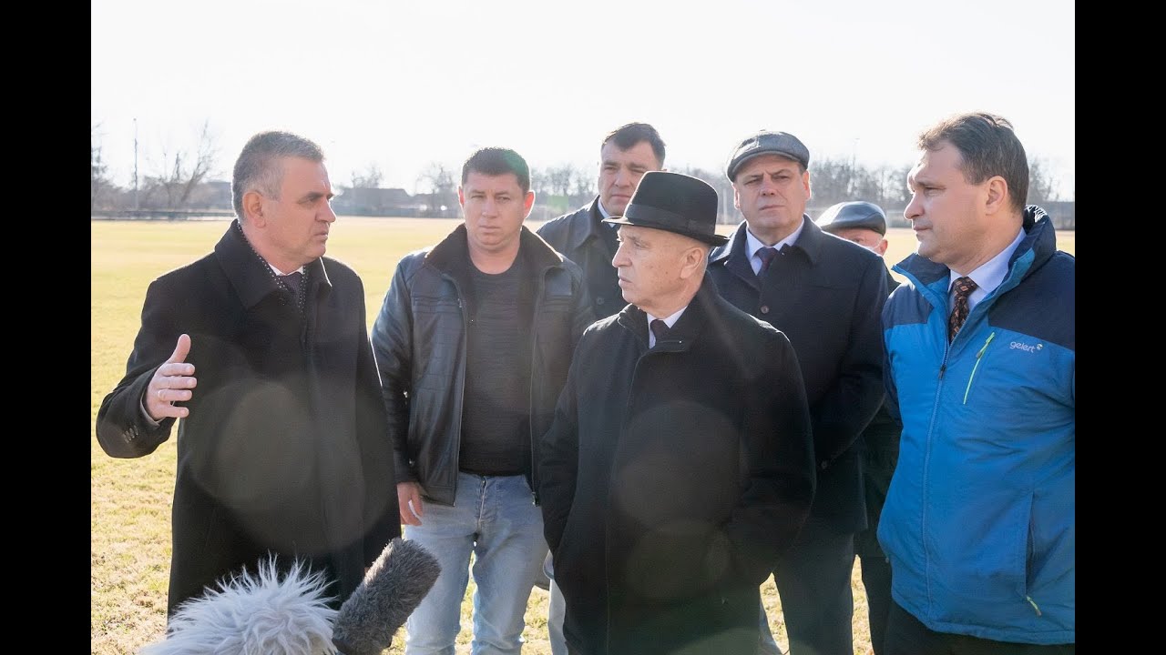 В. Красносельский осмотрел ход работ на стадионе с. Чобручи
