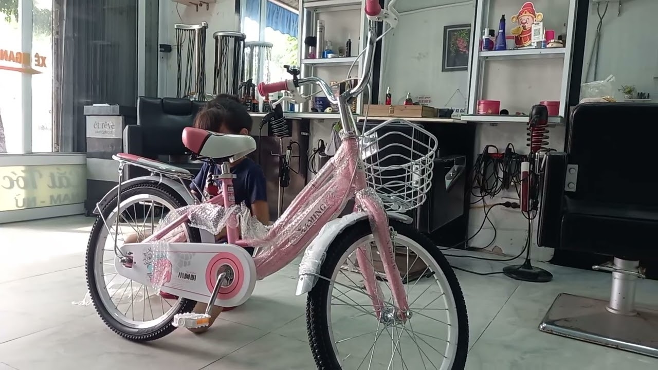 Mit 8 tuổi lên lớp 3 được ông nội tặng cho xe đạp mới