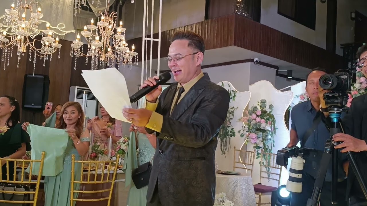 Couple's Grand entrance (Reception)