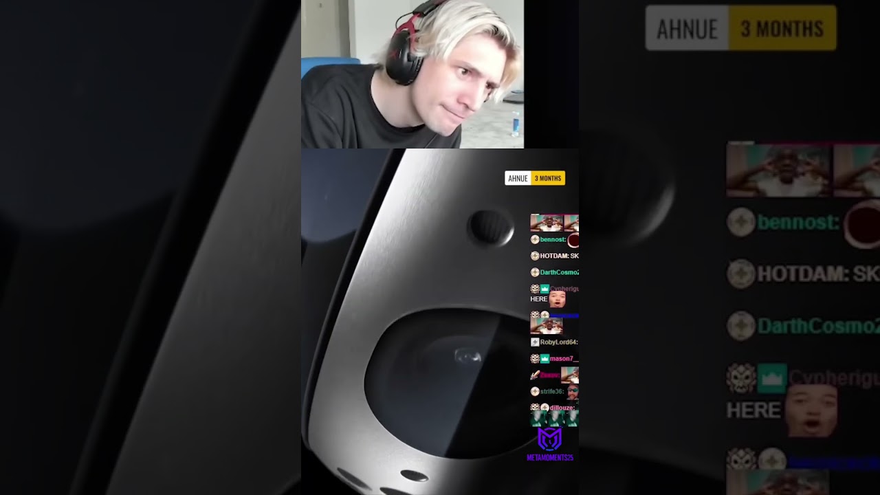 XQC Tries New VR Headset and Reacts 