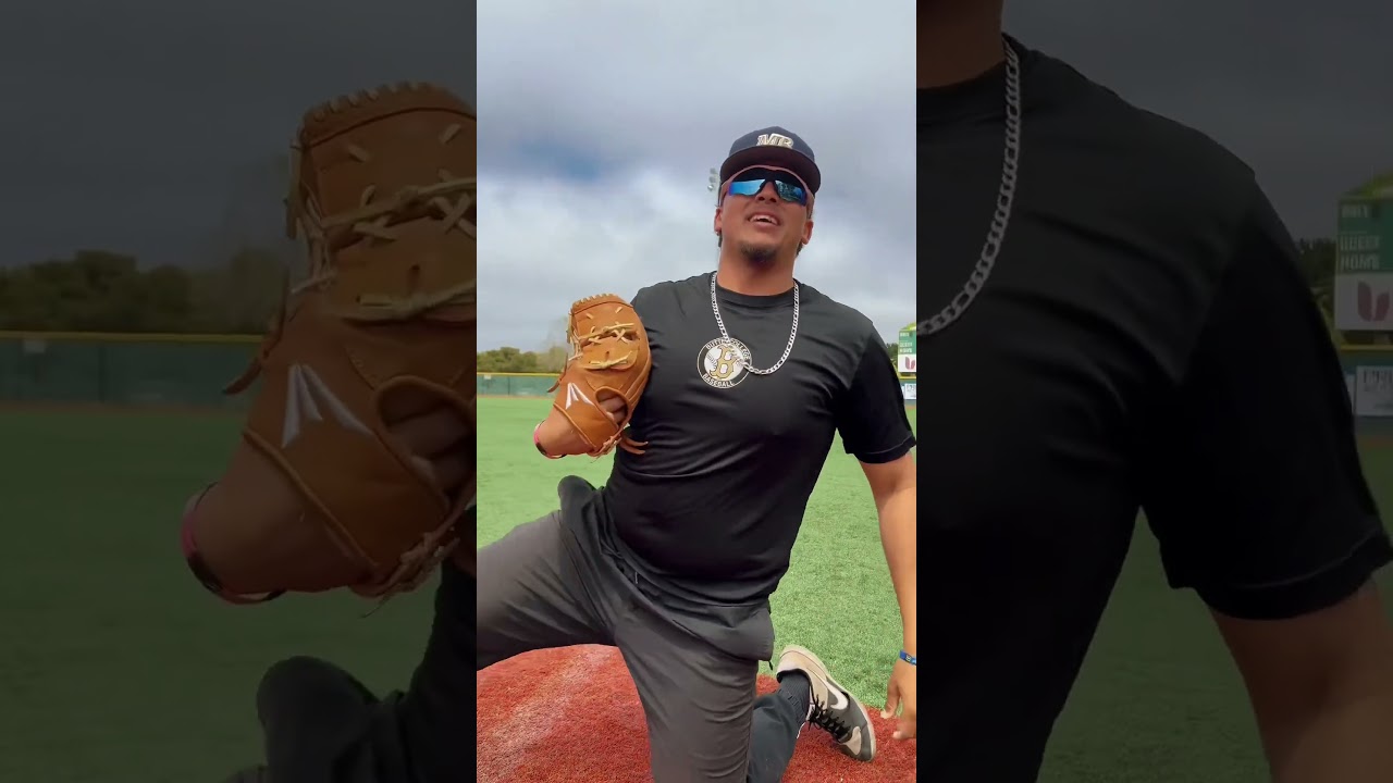 How to field ground balls like a pro! 👀⚾️ #baseball #proplayer