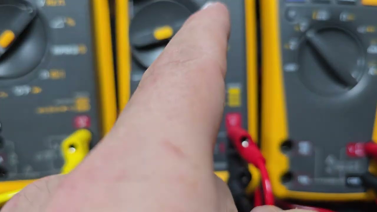70 Series Form Factor Fluke Multimeters and Thermometer