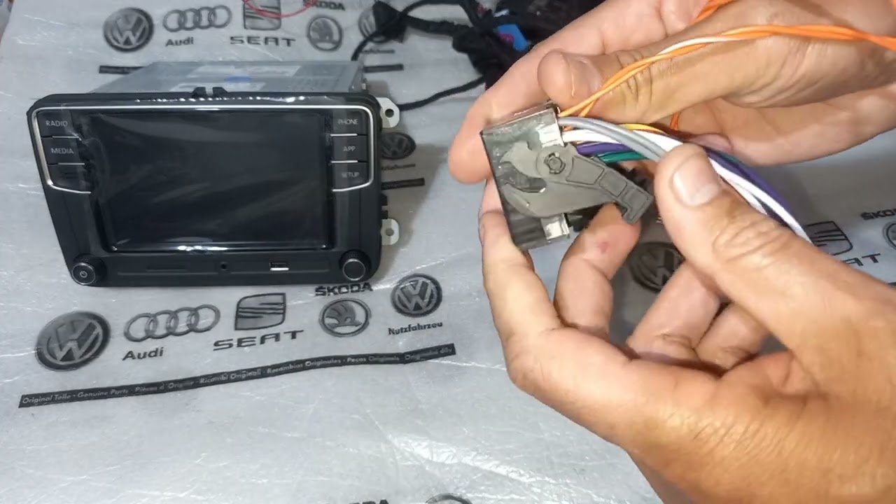 Instalar multimídia Original VW  RCD330 com REDE CAN em Gol, Voyage, Saveiro e Amarok