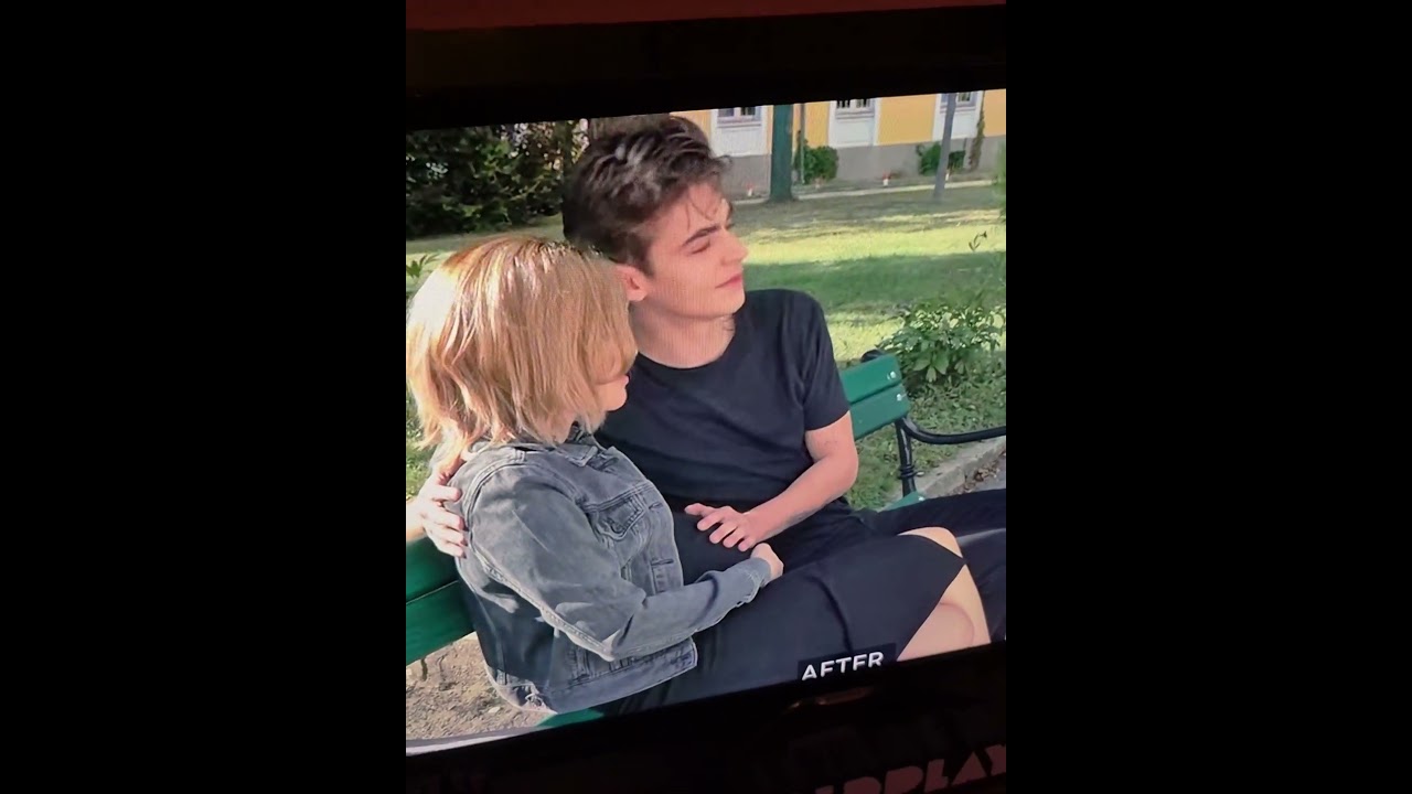 eine gelöschte szene  Von After forever.      Tessa ist mit Emery schwanger 😍
