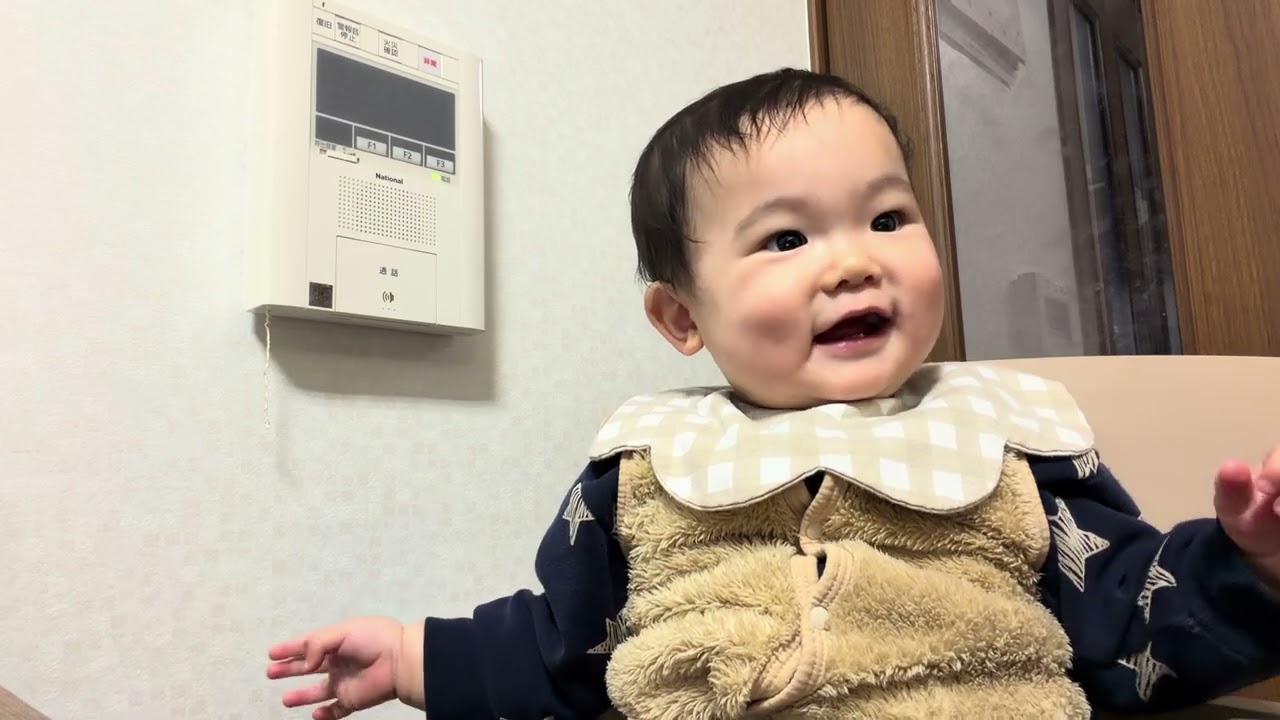 【祝10ヶ月】離乳食を食べる10ヶ月赤ちゃん（うどん）