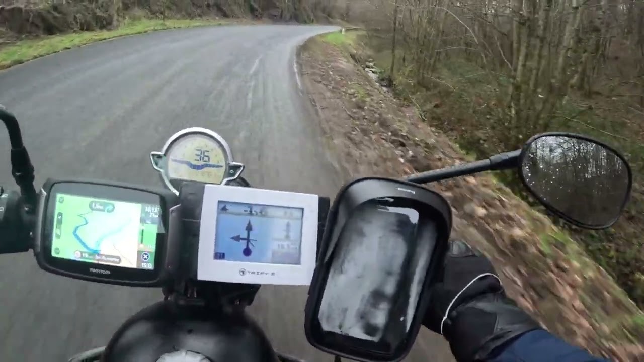 De Masbourg à Bure / Moto Guzzi V7 Stone 850
