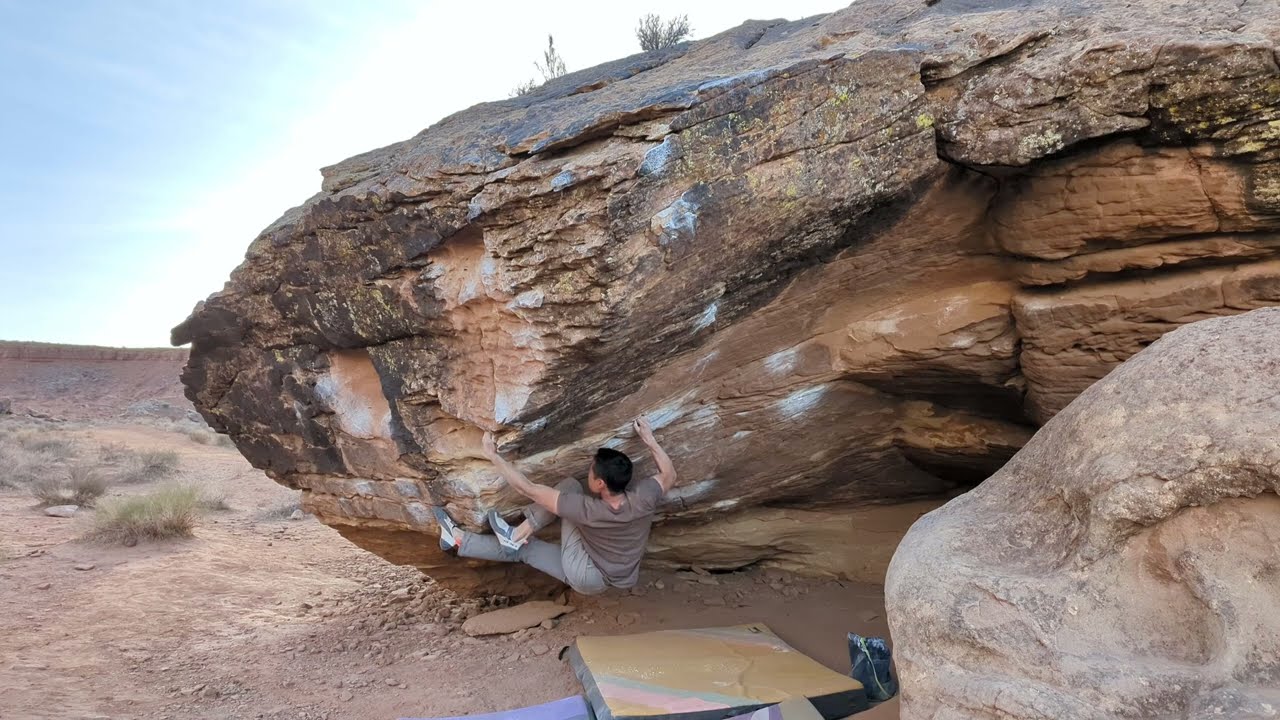 Moe's Valley Bouldering: Lindner's Roof (V9)