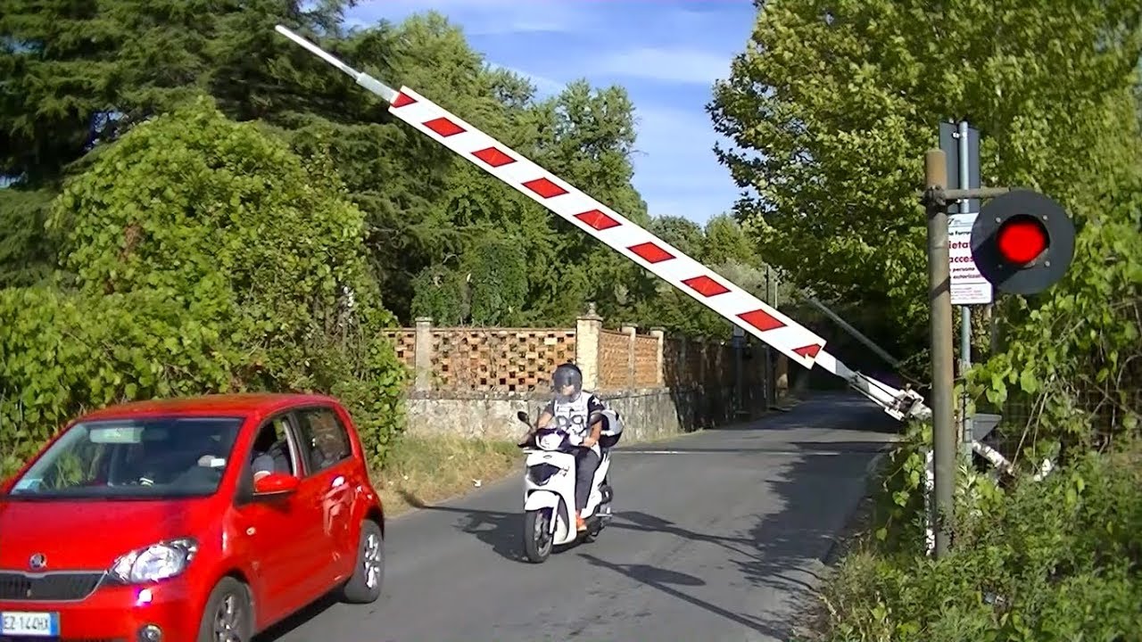 Spoorwegovergang Ponte A Elsa (I) // Railroad crossing // Passaggio a livello