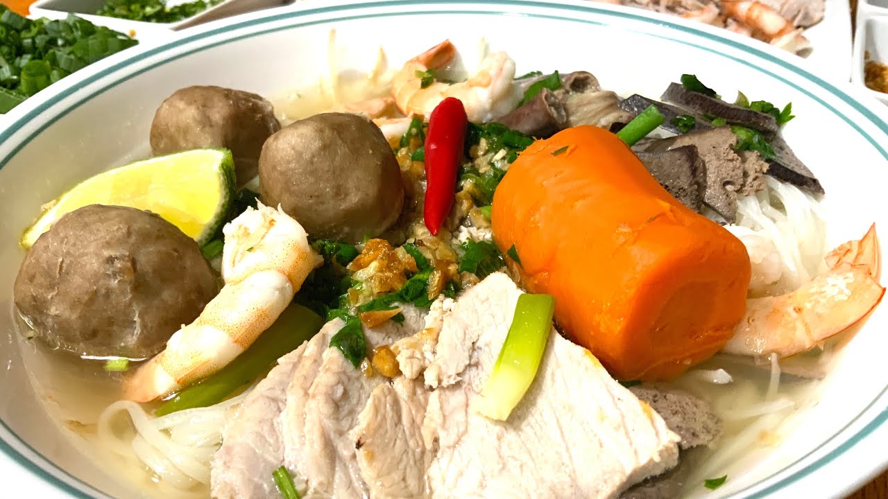 របៀបធ្វេីគុយទាវភ្នំពេញ/Phnom Penh Noodle /Cambodian Noodle
