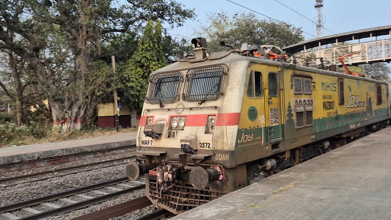 Jammu Tawi Express, Black Diamond Express and Dhanbad intensity Express #Viral #indianrailways 