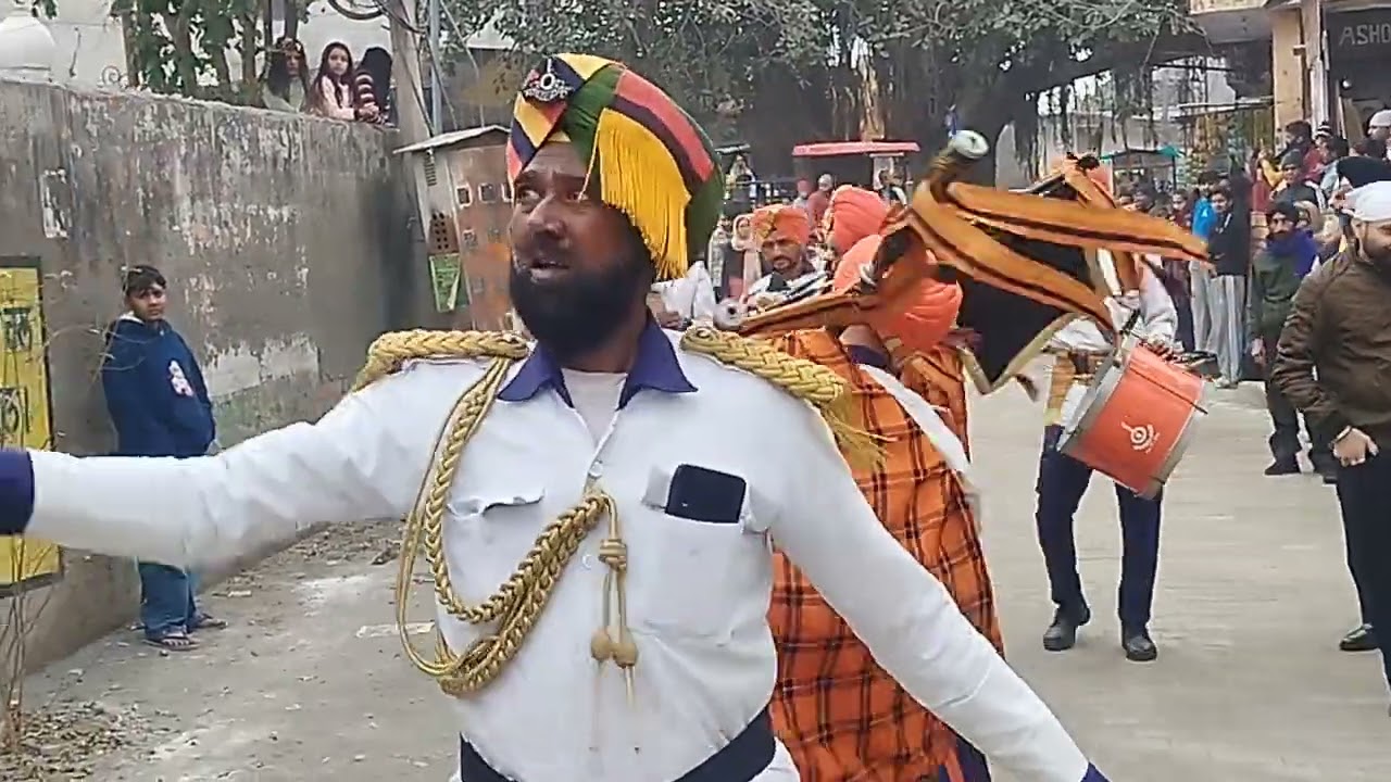 ਨਗਰ ਕੀਰਤਨ  ਗੁਰੂਦੁਆਰਾ ਸ਼੍ਰੀ ਸਿੰਘ ਸਭਾ ਅਵਾਂਖਾ ਦਾ ਸਵਾਗਤ ਕਰਦੇ ਹੋਏ ਜਰਮਨ ਫੋਜ਼ੀ ਬੈਂਡ