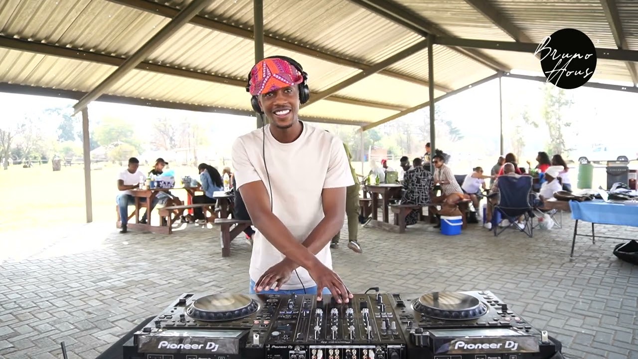 Impromptu sessions 3 Uncle Brian //Deep Tech// Eucalypt guest farm BHM #deephouse #housemusic