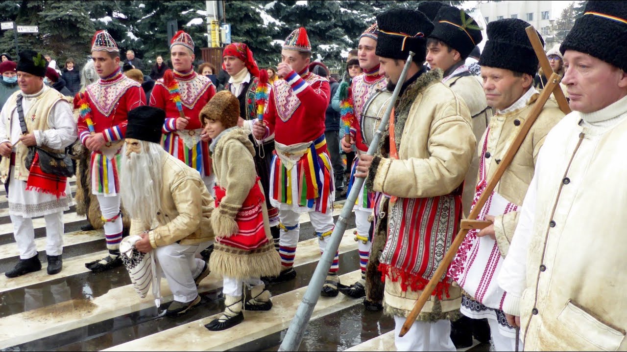 Tradiții de Anul Nou - ARNĂUȚII din Humulești (Târgu Neamț, Moldova)