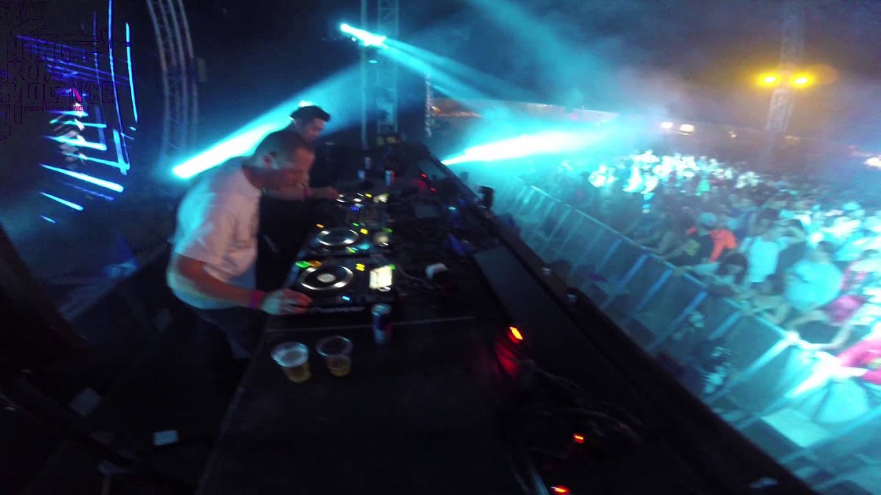 The DJ Producer vs Akira @ Elements Festival 2014 part 1