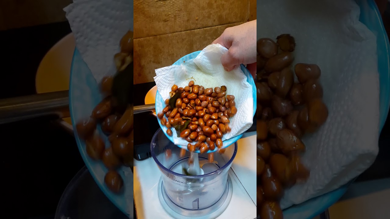 membuat bumbu pecel,dgn chopper. asli dr wong kudus