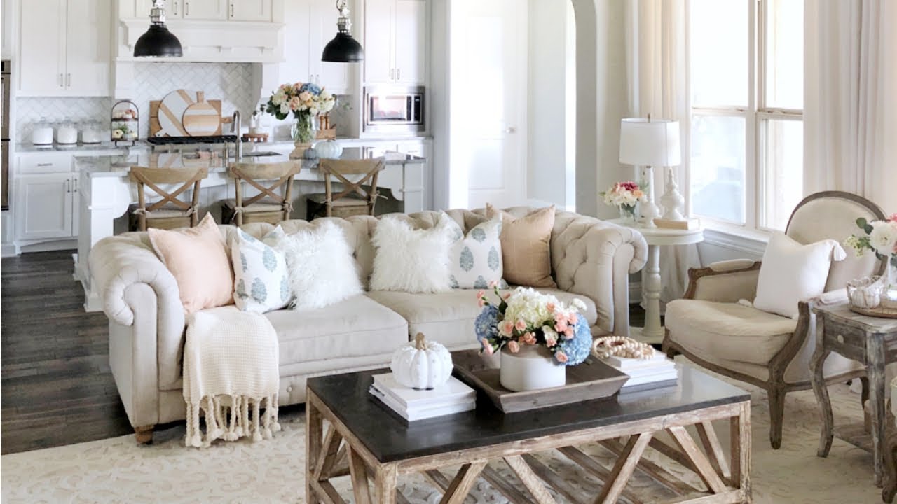 Home Tour: Embracing the Prettiest Fall Decor with Classic Touch