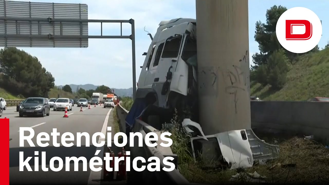 Retenciones kilométricas en la AP-7 por accidente de camión, con herido grave