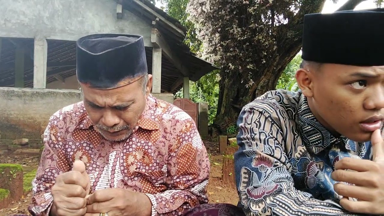 1#Ziarah makamMbah buyut mat sari *Modin pertama desa petekeyan (Mbah - mbahnya KH . Chasan Basri ) 