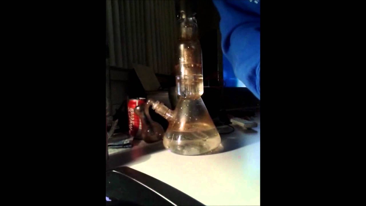 Hoss 7mm Glass Bong w/ Perc Toke