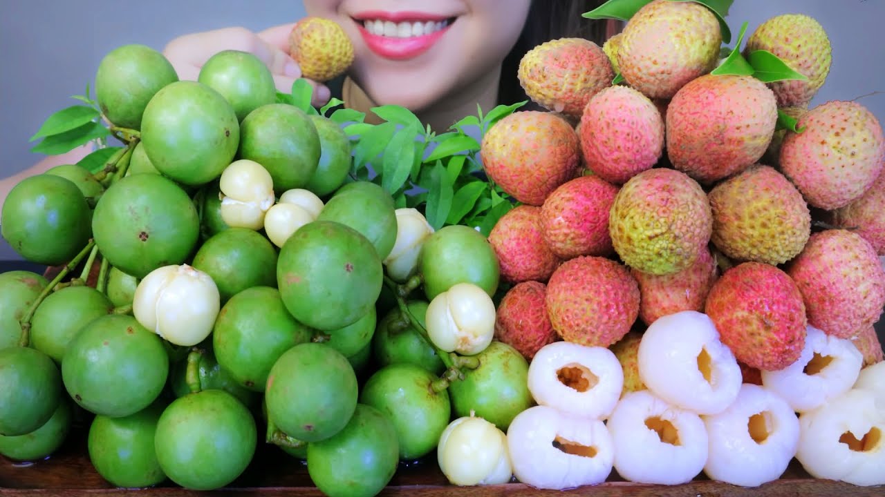 ASMR EATING FRUITS PLATTER ( burmese grapes and lychees )  EATING SOUNDS LINH-ASMR
