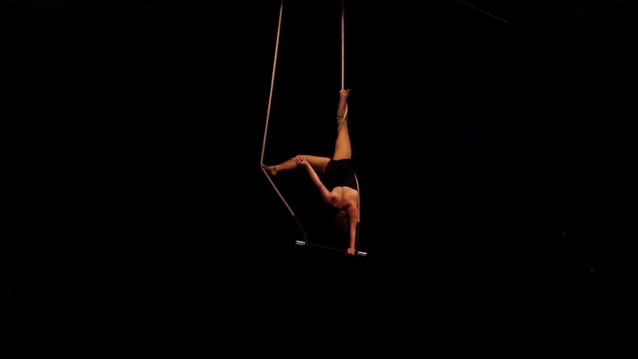 Kaely Static Trapeze