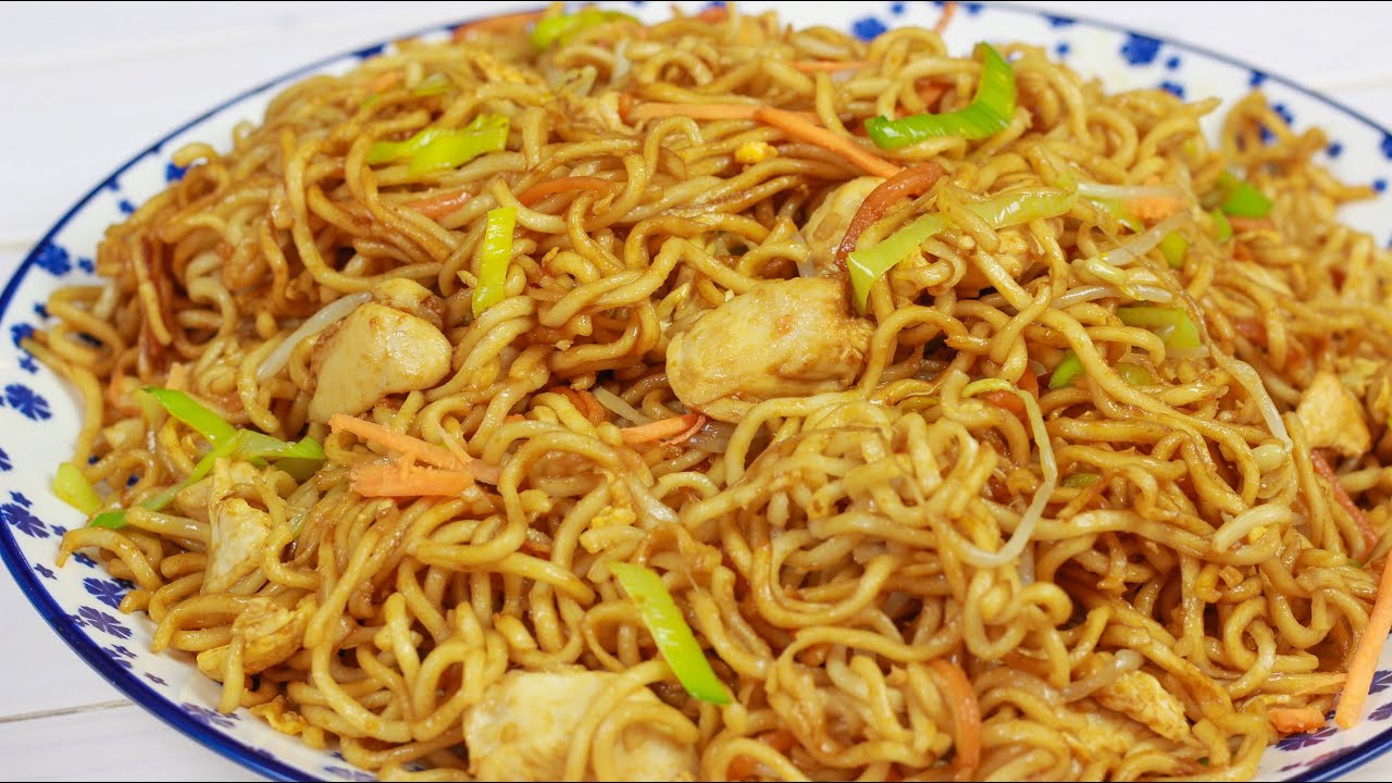 Chinesische gebratene Nudeln mit Gemüse und Hähnchen I Besser als im Restaurant