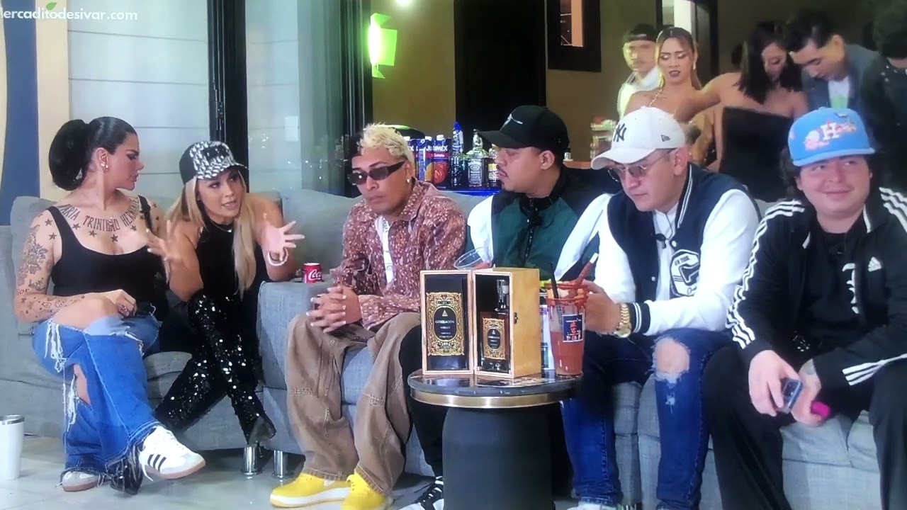 Renata valdivieso y elena villatoro y ricky en la casa de yeik